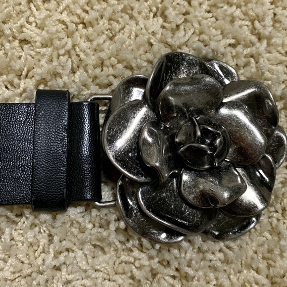 BETSEY JOHNSON BLACK SILVER HEAVY ROSETTE BUCKLE BELT LEOPARD INSIDE BELT SZ S - Picture 10 of 14